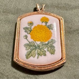 Vintage AVON Gold Tone Birth Month Flower Pendant